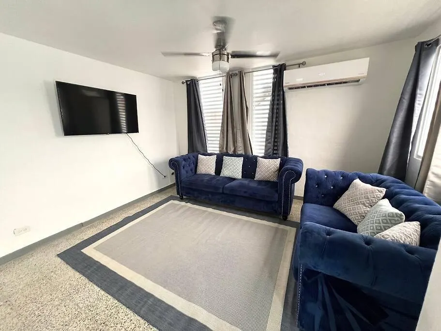 Stylish Remodeled 3Br With Yard Near Airport & Beaches カロライナ